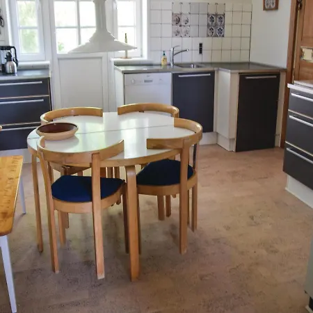 Three-bedroom Holiday In Hojer