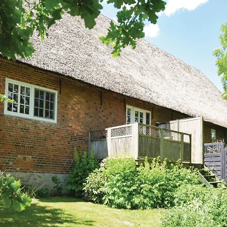 Three-bedroom Holiday In Hojer