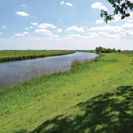 Three-bedroom Holiday In Hojer